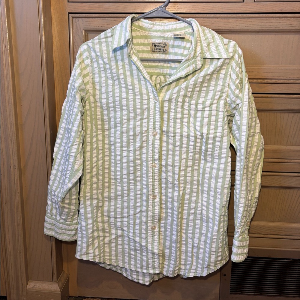 Women’s Vintage Mountain Express Button Down